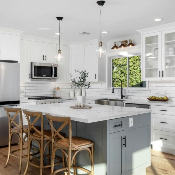 brushed-430-stainless-steel-zline-kitchen-and-bath-over-the-range-microwaves-mwo-otr-30-e1_1000