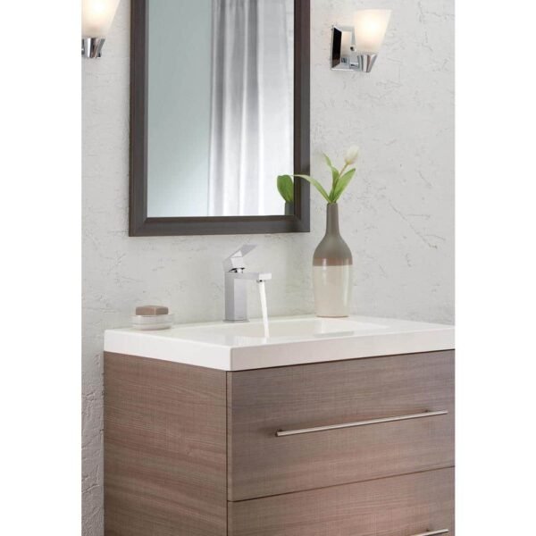 chrome-delta-single-hole-bathroom-faucets-567lf-pp-e1_1000