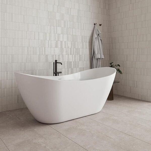 glossy-white-exterior-matte-black-hardware-trim-streamline-freestanding-tubs-ndr-292-15-bgm-e1_1000