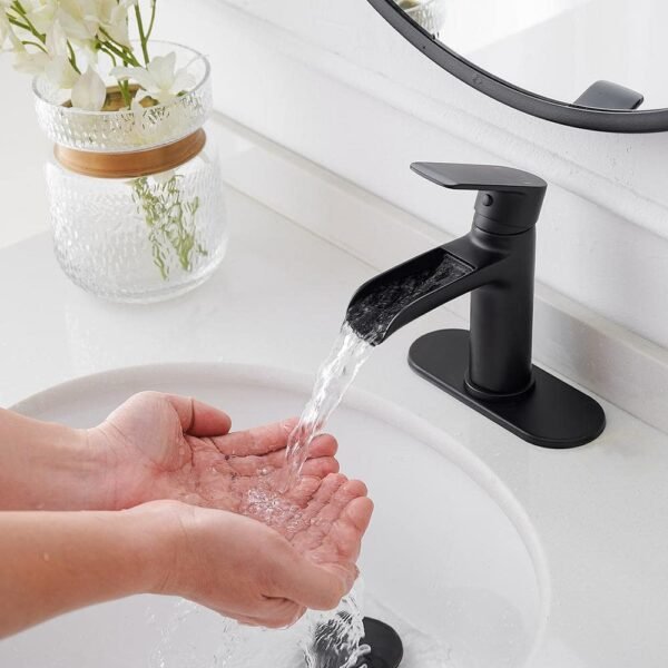 matte-black-bwe-single-hole-bathroom-faucets-a-96071-b-40_1000