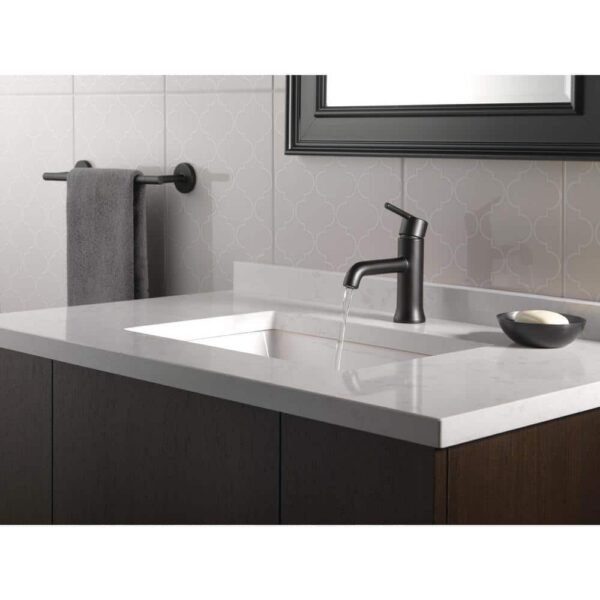 matte-black-delta-single-hole-bathroom-faucets-559lf-blmpu-e1_1000