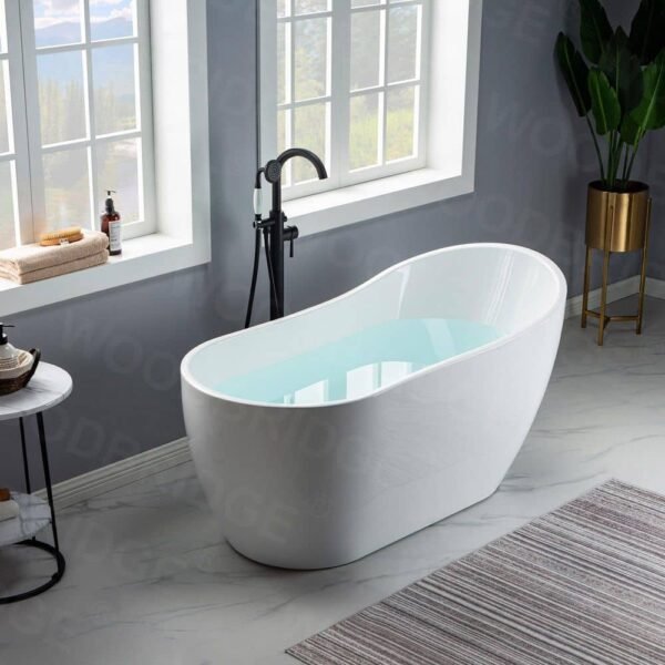 white-with-matte-black-trim-woodbridge-freestanding-tubs-hbt5837-e1_1000
